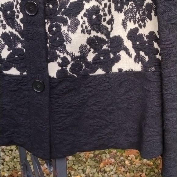 St. John made in USA Beautiful Sweater Jacket size 16 - Picture 4 of 11